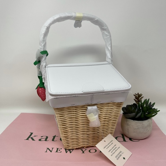 Kate Spade Picnic in the Park Basket - Picture 2 of 11